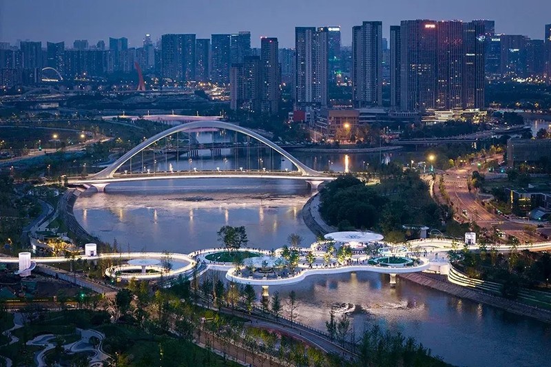 成都漂浮公園，一座橋，九種風(fēng)景